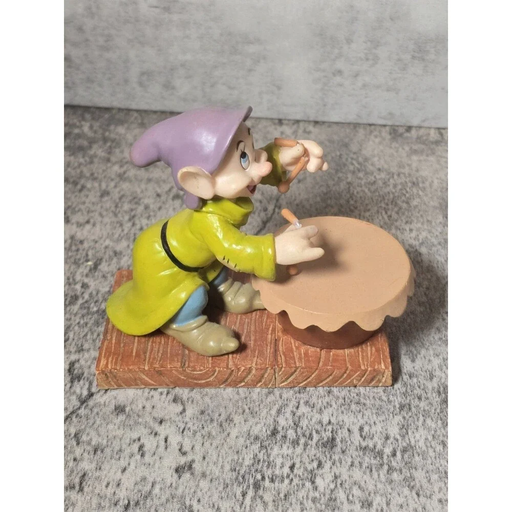 Enesco dopey playing